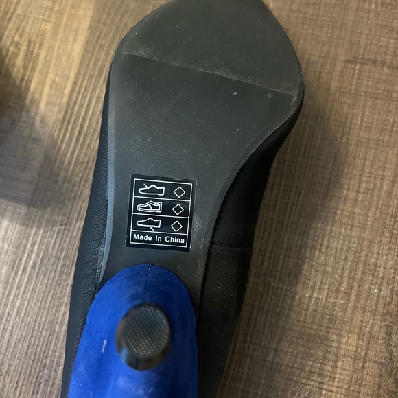 Never Worn Elegant Black and Blue Women's Heels - Picture 4 of 6